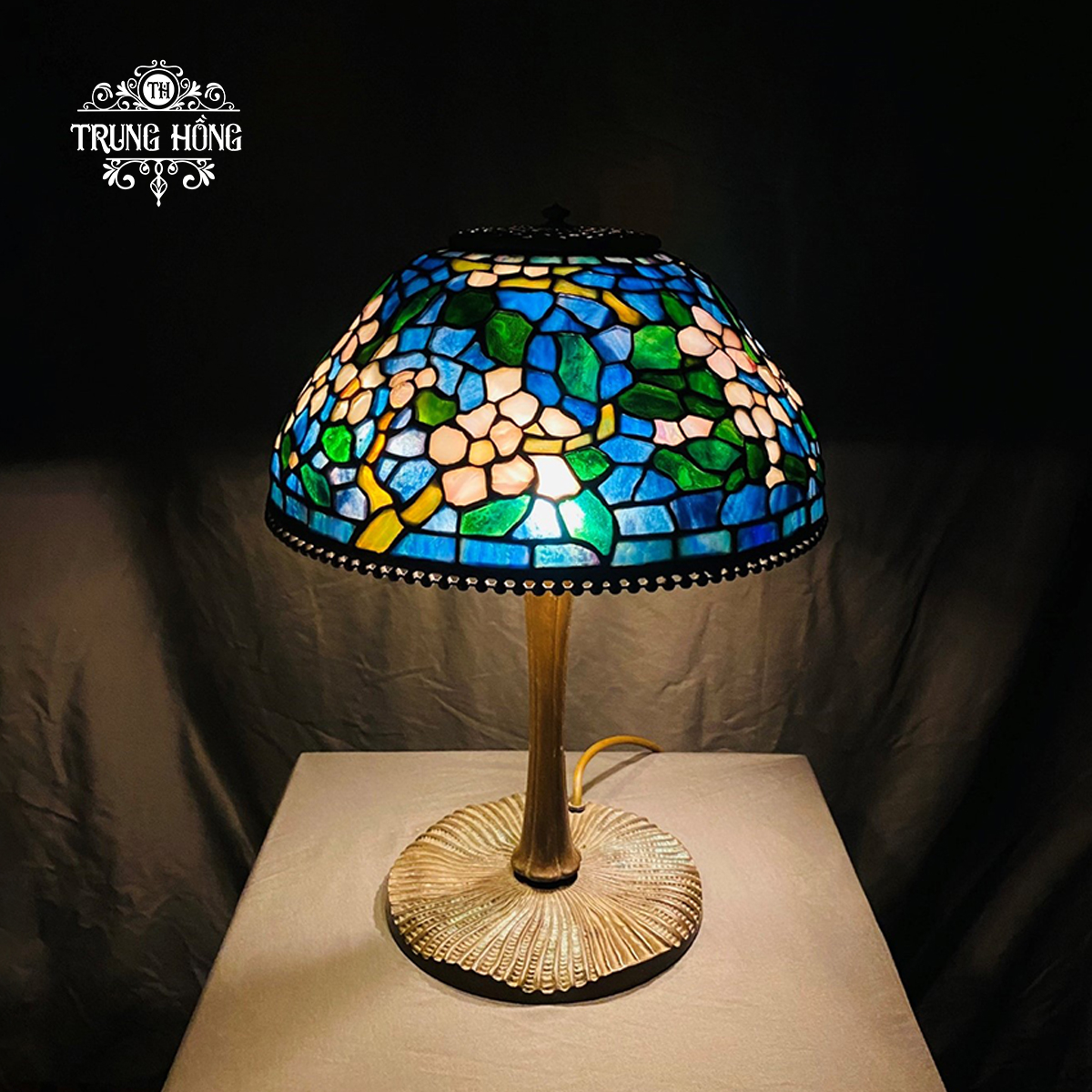 Tiffany Apple Blossom Table Lamp 12