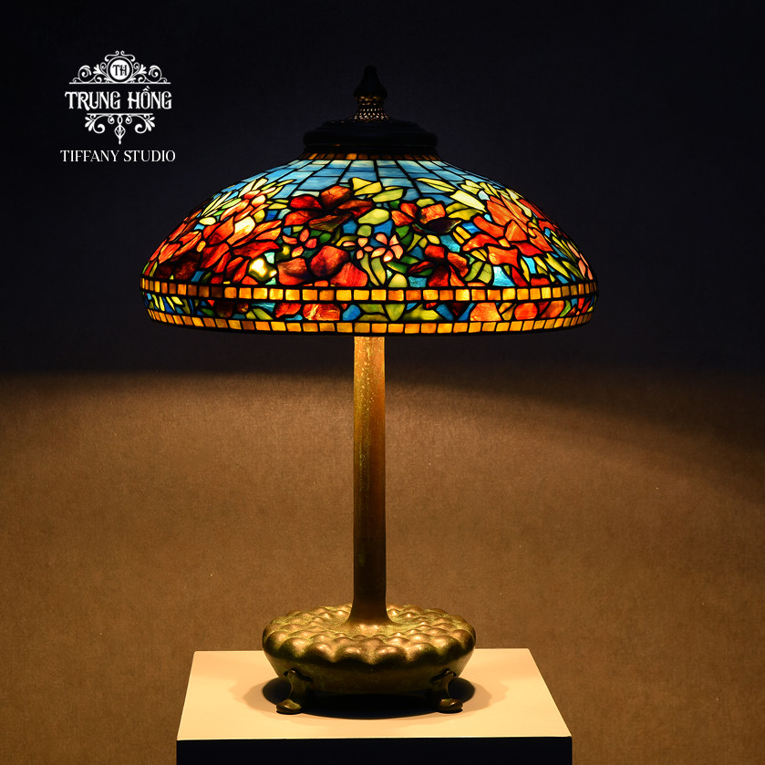 Đèn Tiffany Mandevilla - Tác Phẩm Nghệ Thuật Độc Đáo Từ Joe Porcelli Design