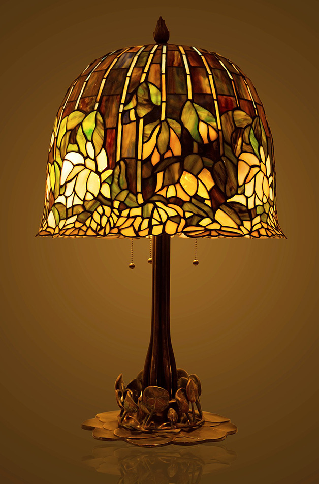 Đèn Tiffany Lamp hoa Sen tinh xảo, lộng lẫy, thế kỷ XX