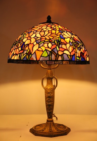 Tác phẩm Hoa Mộc Lan – Thế kỷ XX (Tiffany Lamp)